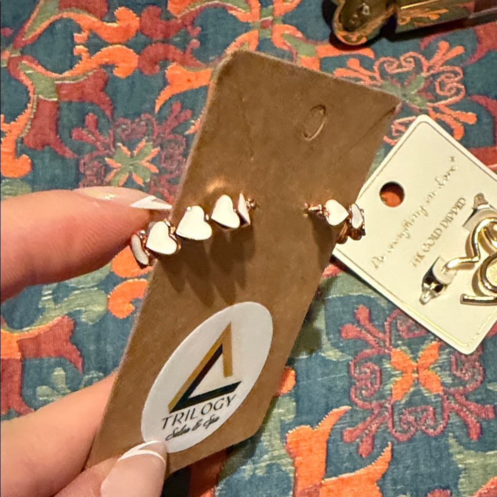 Rose Gold WWhite Heart Earrings 18$